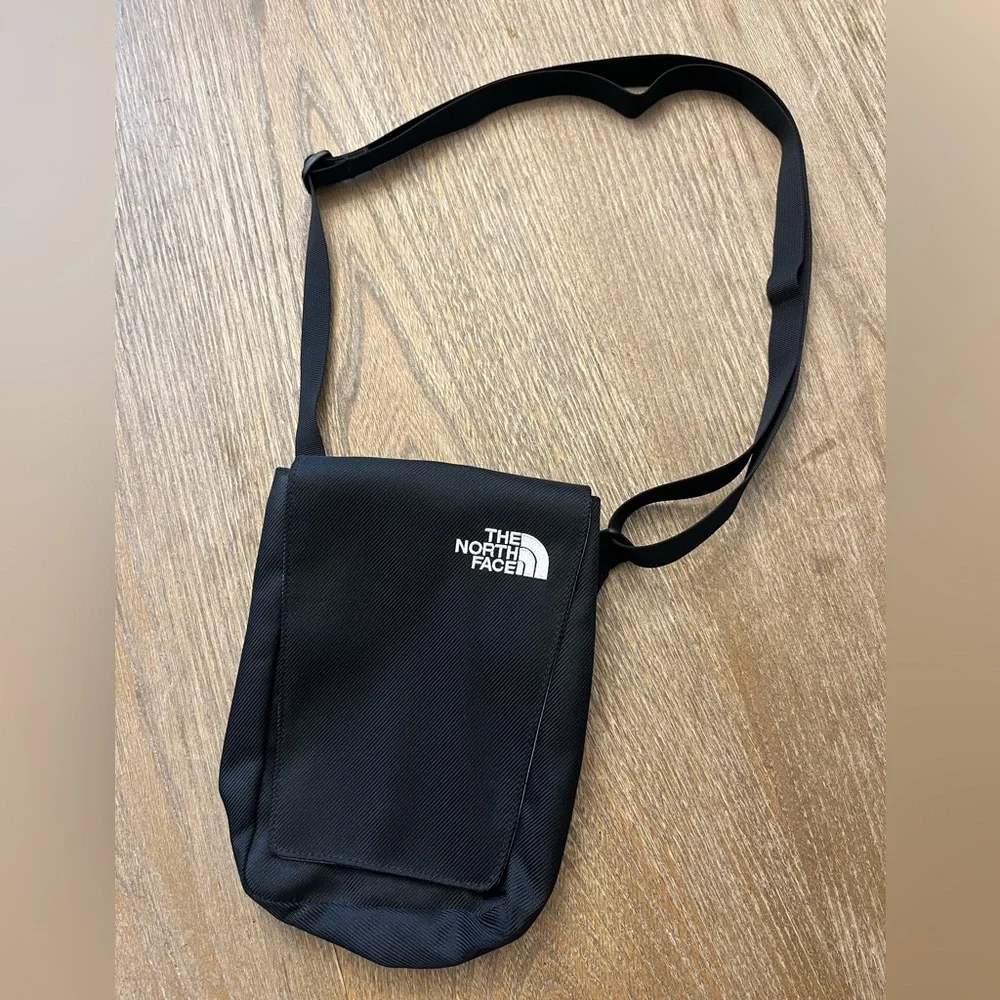 The North Face Crossbody Shoulder Bag, Black, Adjustable Strap, Unisex - Picture 2 of 10